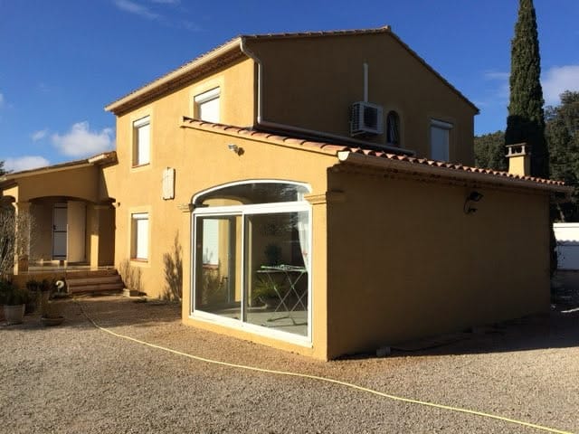 Après rénovation : Nettoyage façade maison moderne à Région toulousaine
