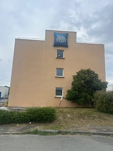 Après rénovation : Nettoyage façade hôtel Ibis Budget à Région toulousaine